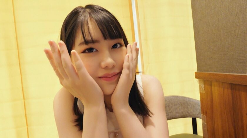 タイトルは、【大阪→東京】「恋人は地元に置いてきた」新体操のため上京してきた女子大生。ホームシックでふわふわ白目SEXに溺れる。AV女優名は塚本さや。